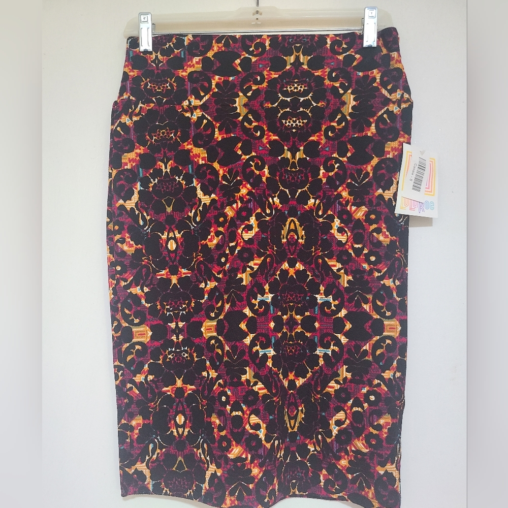 Lularoe Black Printed Cassie (Pencil) Skirt size S, NWT